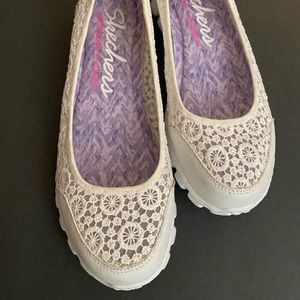 Skechers Slip Ons in White Lace Pattern & Leather, Embroidered Logos Cushy Soles
